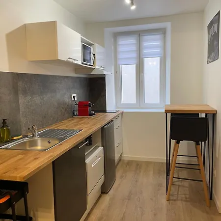 아파트 Apparemment T2 Meuble 2bis Saint-Symphorien-dʼOzon